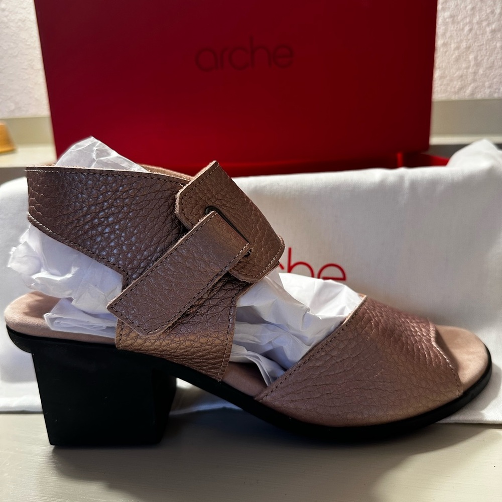 ARCHE Vayoni Sandal